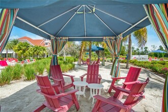 7193 Dominica Dr in Naples, FL - Foto de edificio - Building Photo