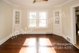 2127 Rossmoor Rd in Cleveland Heights, OH - Building Photo - Building Photo