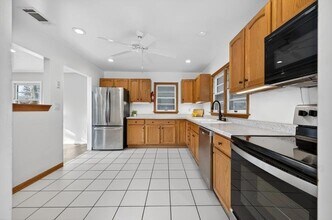 7524 Virginian Dr in Norfolk, VA - Foto de edificio - Building Photo