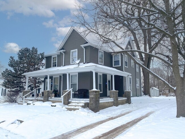 property at 1316-1316 W Walnut St