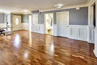 3289 3rd St in Hubbard, OR - Foto de edificio - Building Photo