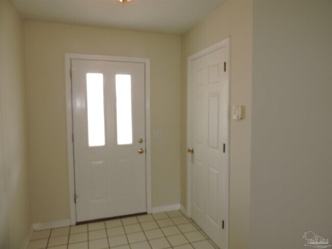 2052 Southwind Cir in Pensacola, FL - Building Photo - Building Photo