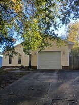6965 Melbourne Dr in Fayetteville, NC - Building Photo