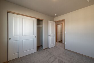 407 S Kansas Loop in East Wenatchee, WA - Foto de edificio - Building Photo