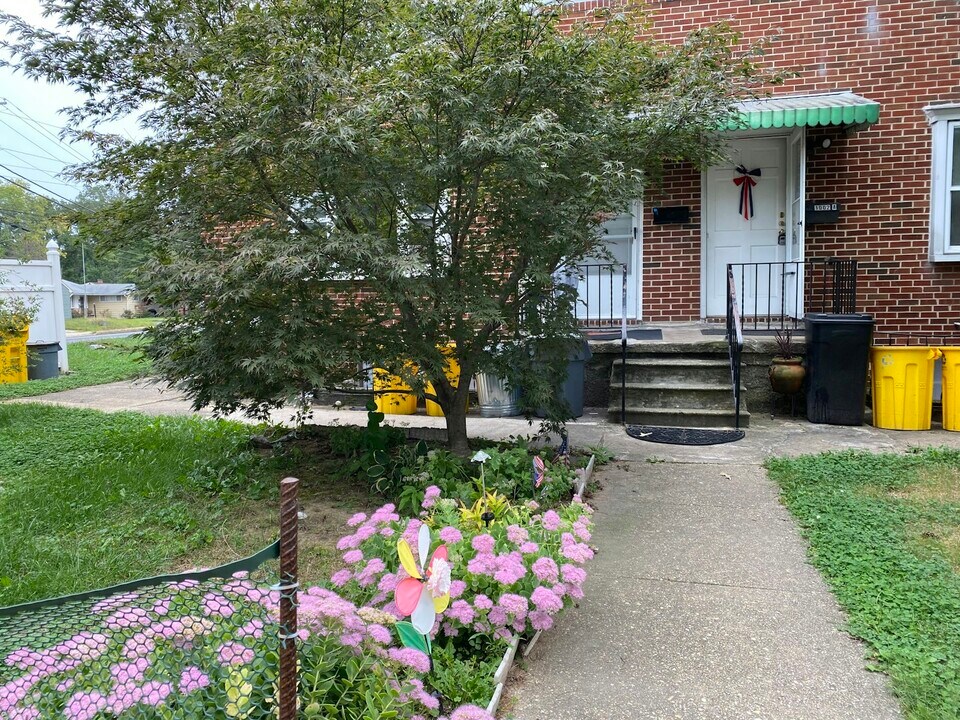 1000 Linda Lee Dr in Glen Burnie, MD - Building Photo