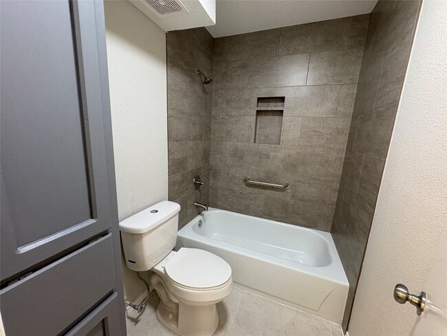 property at 312 S Poplar St