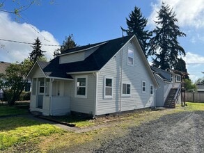 455 S 38th St in Springfield, OR - Building Photo - Building Photo