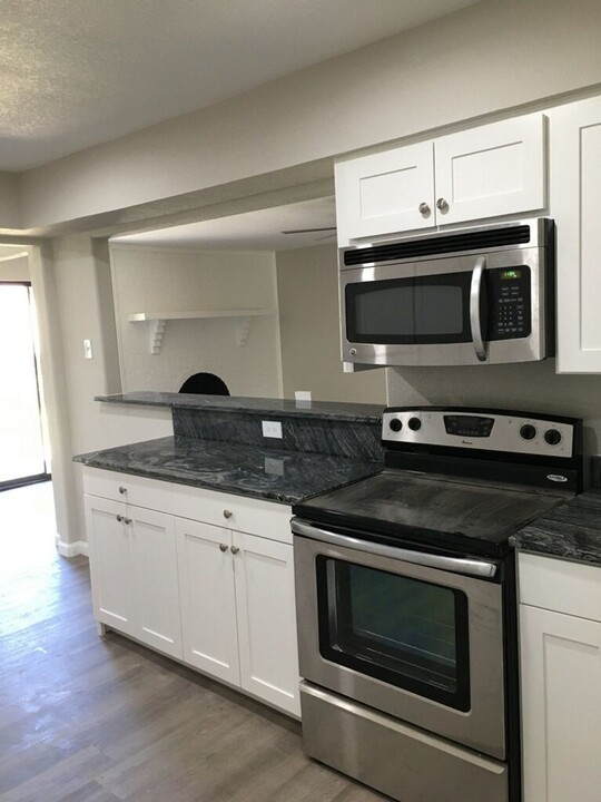 55031 S Britain Rd in Irving, TX - Building Photo