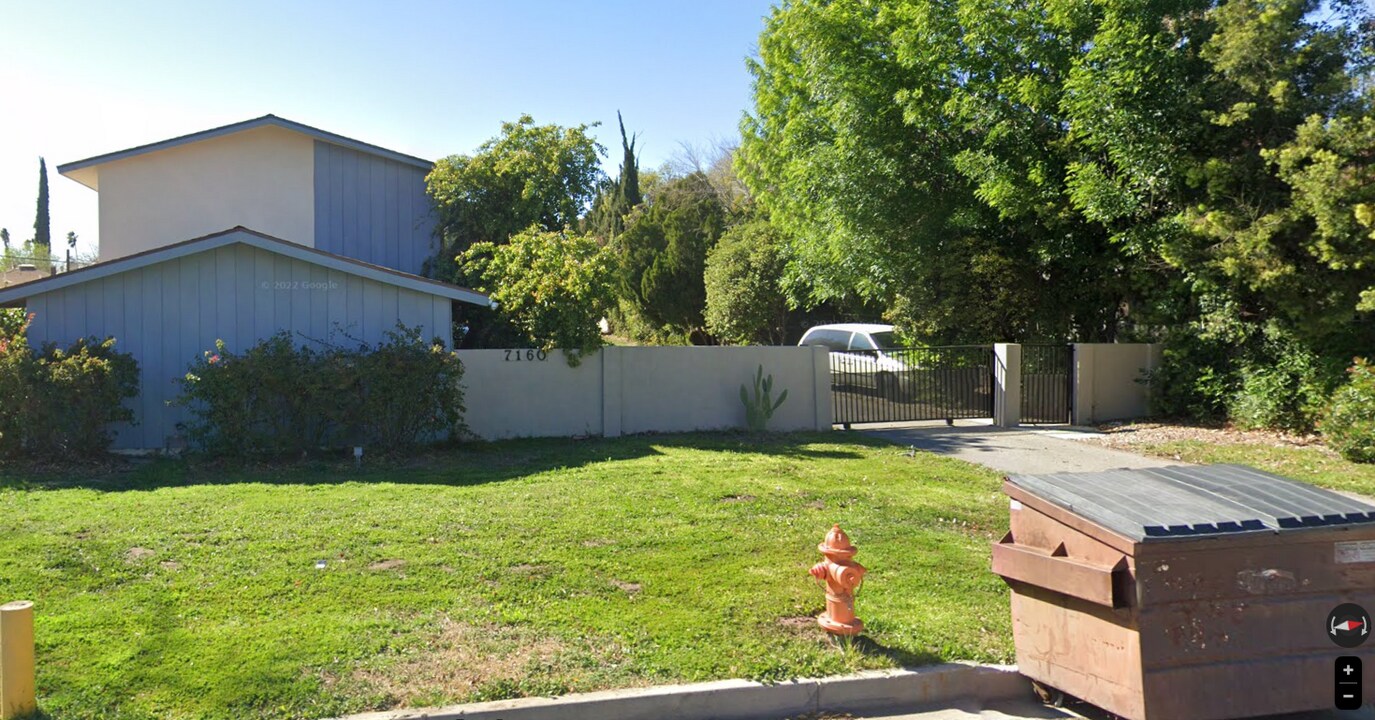 7160 Perris Hill Rd, Unit #2 in San Bernardino, CA - Foto de edificio