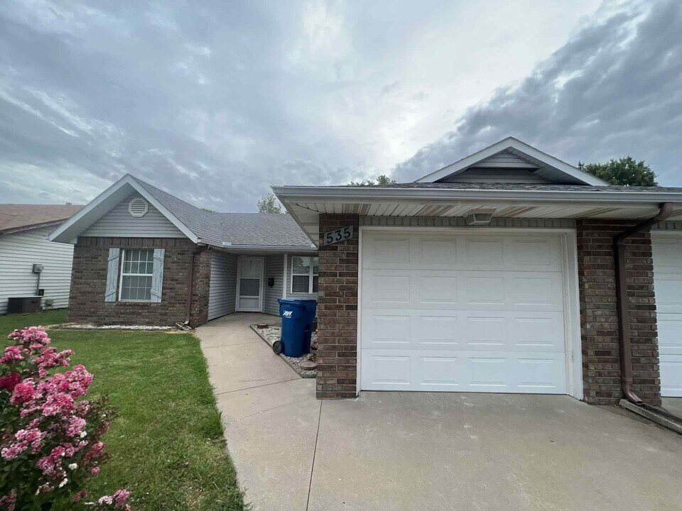 535 Scott St in Carthage, MO - Building Photo