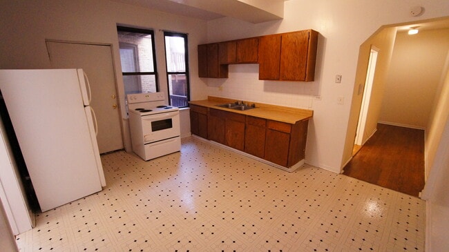 3147 W Medill Ave, Unit 2