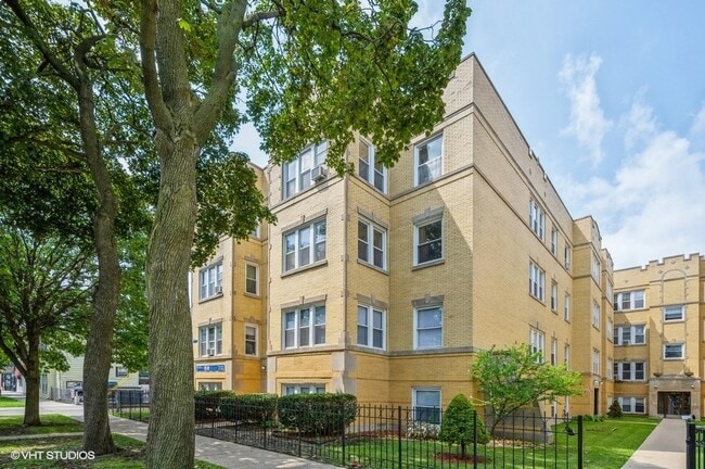 property at 4422 N St Louis Ave