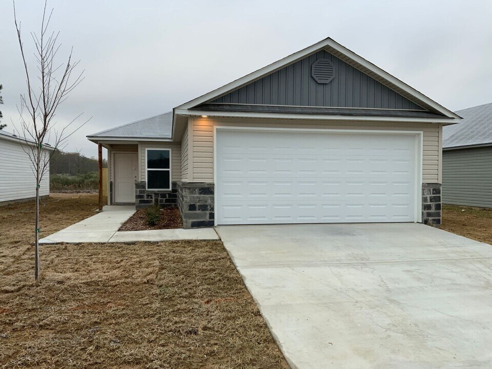 8101 Donna Dr in North Little Rock, AR - Building Photo