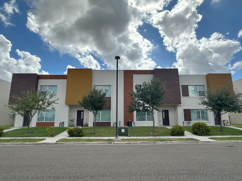 2604 Mimosa St in Mission, TX - Building Photo