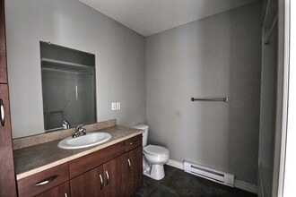 236 LonsdaleUnit b in Moncton, NB - Building Photo - Building Photo