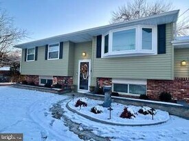 707 Olivia Dr in Monroe, NJ - Building Photo