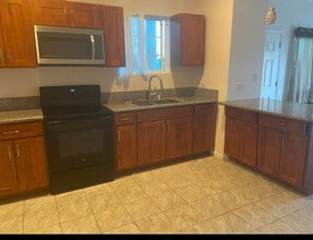 2338 Makanani Dr in Honolulu, HI - Building Photo - Building Photo