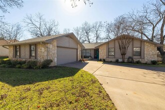 331 Colonial St in Meadowlakes, TX - Building Photo - Building Photo