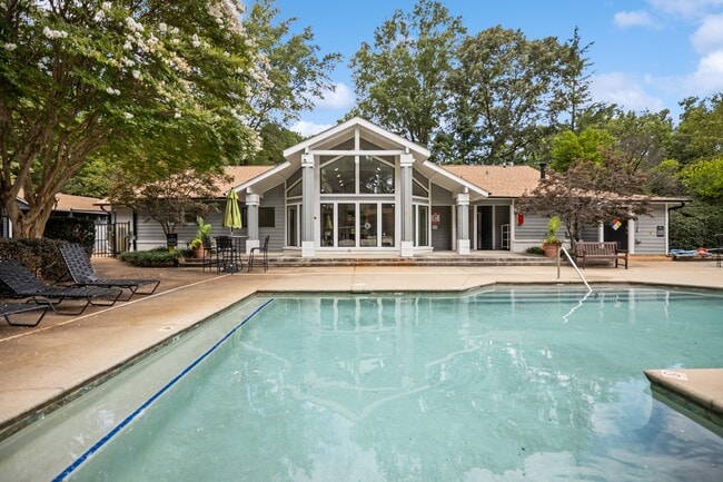 Wendover River Oaks in Greensboro, NC - Building Photo - Building Photo
