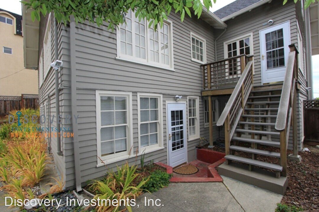 1028 Hollywood Ave in Oakland, CA - Building Photo
