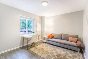 931 W Glen Flora Ave in Waukegan, IL - Building Photo