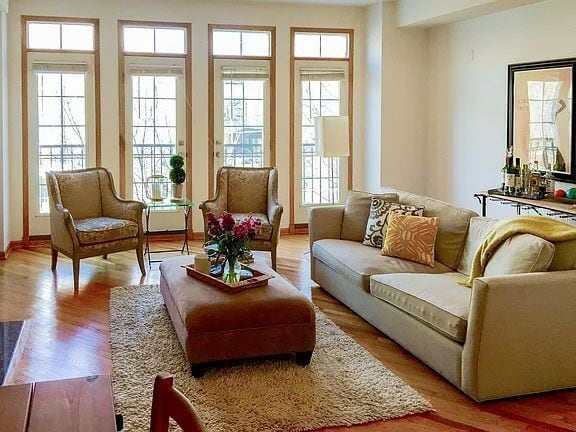 1319 W Belmont Ave in Chicago, IL - Foto de edificio - Building Photo