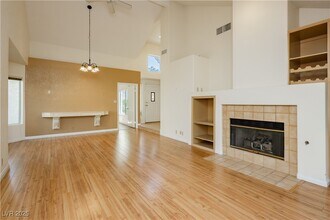 6959 Emerald Springs Ln in Las Vegas, NV - Building Photo - Building Photo