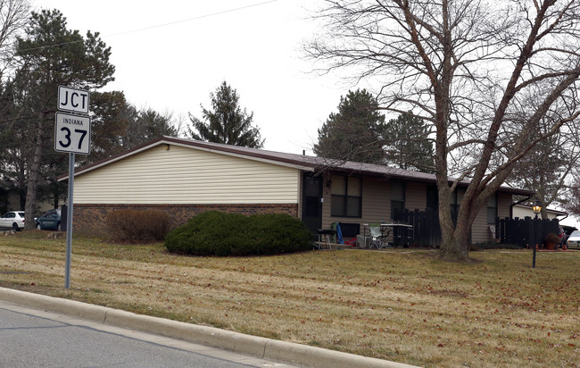 Pine Grove Apartments in Elwood, IN - Building Photo - Building Photo