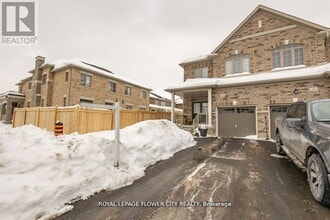 13 Ferragine Cres in Bradford West Gwillimbury, ON - Building Photo - Building Photo