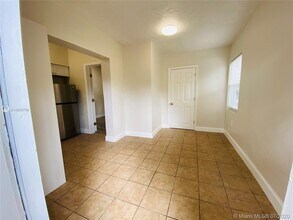 10335 NW 2nd Ct-Unit -2 in Miami, FL - Building Photo - Building Photo