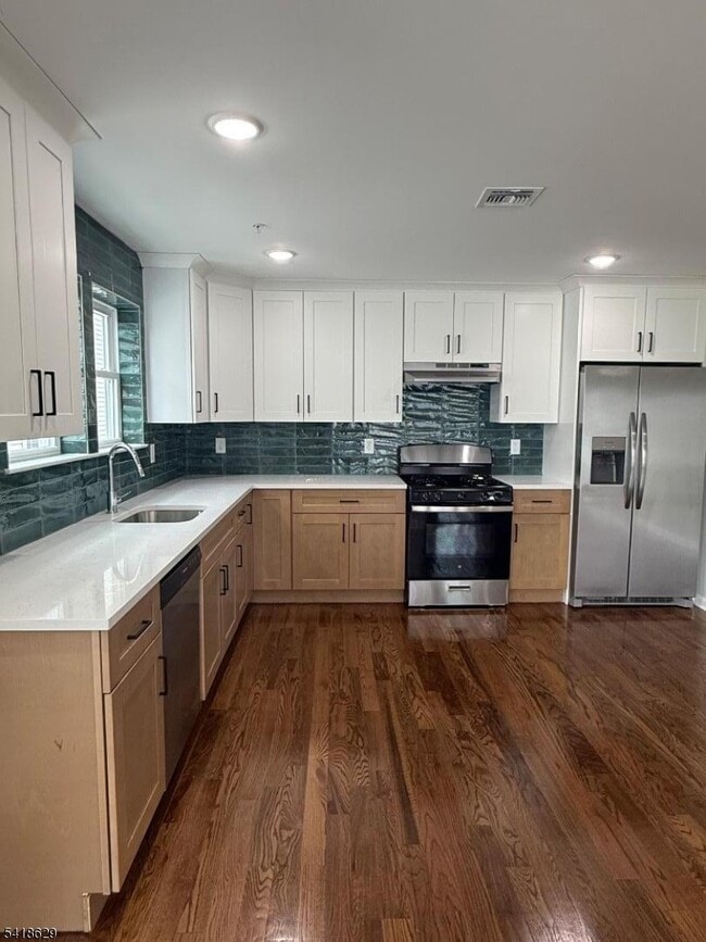 140 Littleton Ave, Unit 1 in Newark, NJ - Foto de edificio - Building Photo