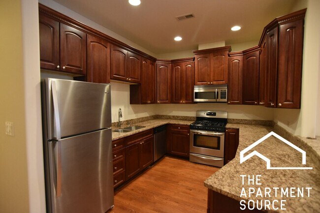 5140 N Clark St, Unit 2 in Chicago, IL - Foto de edificio - Building Photo