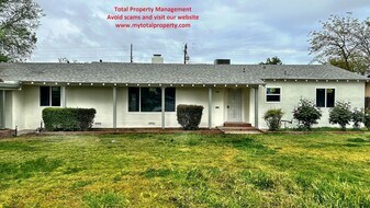 1724 McKinley Ave in Hanford, CA - Building Photo