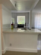 1370 NE 119th St in Miami, FL - Foto de edificio - Building Photo