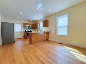 35 Pratt St in Boston, MA - Building Photo