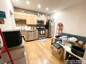 24 S Huntington Ave, Unit 2 in Boston, MA - Foto de edificio - Building Photo