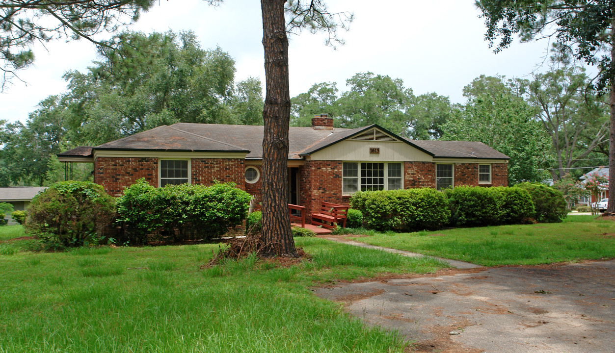 1605-1615 Akridge Dr in Tallahassee, FL - Foto de edificio