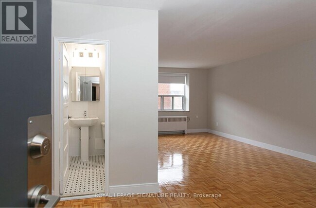 1291 Bayview Ave in Toronto, ON - Building Photo - Building Photo