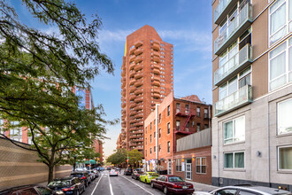 2120 1st Ave in New York, NY - Building Photo - Building Photo