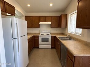 1832 W Lydia Ln in Phoenix, AZ - Foto de edificio - Building Photo
