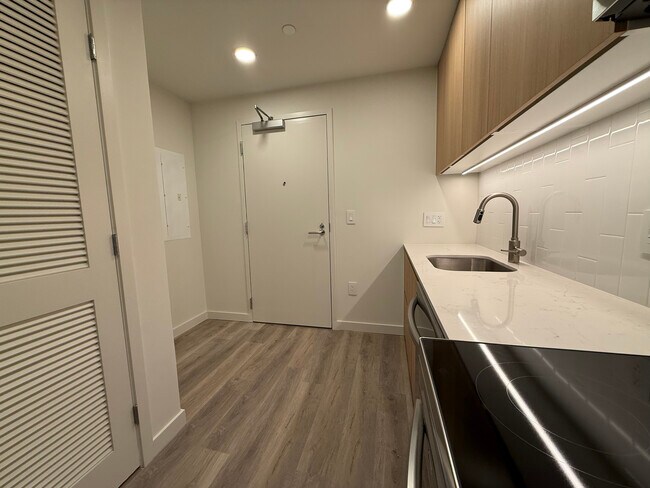 107 NW 31st St, Unit S2 in Miami, FL - Building Photo - Building Photo