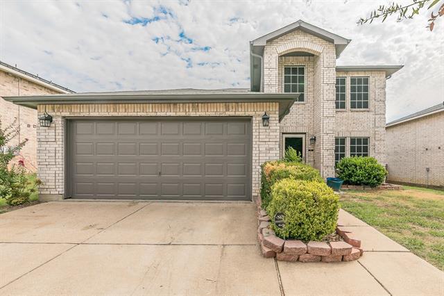 8405 Shining Waters Ln in Arlington, TX - Building Photo