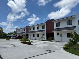 936 NW 10th St in Florida City, FL - Building Photo