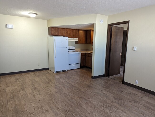 Meadowview Apartments in Marion, IA - Building Photo - Building Photo