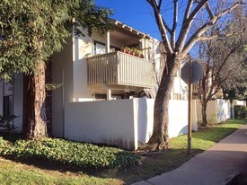 Cottagewood Apartments in Sacramento, CA - Building Photo
