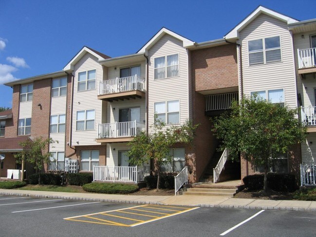 Forest View in Avenel, NJ - Building Photo - Building Photo
