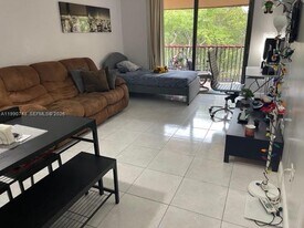 14421 N Kendall Dr in Miami, FL - Building Photo