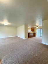 1575 Fresia Way in Redding, CA - Building Photo - Building Photo