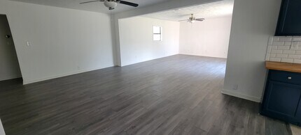 1820 Sunset Ave in Bay City, TX - Building Photo - Building Photo