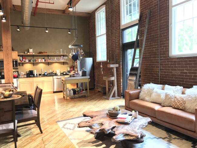 1400 Rosa L Parks Blvd in Nashville, TN - Building Photo - Building Photo